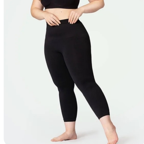 Shapermint Empetua Daily Flaunt Mid-Waist Shaping Capri Leggings - Picture 1 of 11